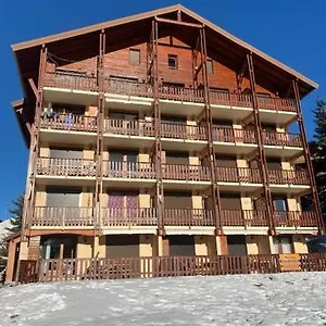 Skis Aux Pieds à La Joue Du Loup Appartement